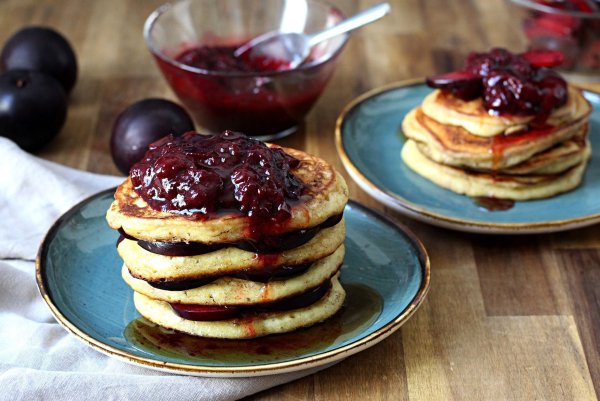 Pfannkuchen kann man klassisch in der Pfanne braten - oder im Ofen zubereiten. - © Mareike Winter/biskuitwerkstatt.de/dpa-tmn