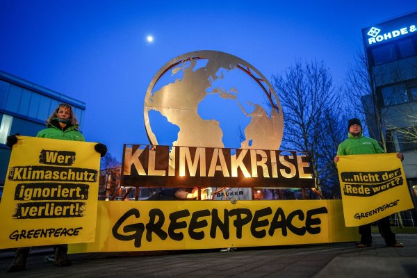 Greenpeace fordert von Merz, an Heizungsgesetz und Verbrenner-Aus festzuhalten. - © Kay Nietfeld/dpa