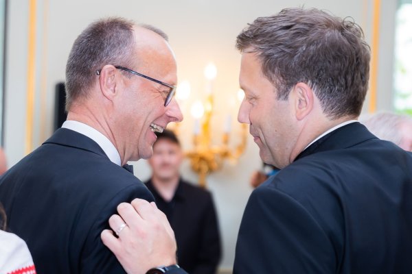 Friedrich Merz und Lars Klingbeil: Auf diese beiden Männer kommt es in den bevorstehenden Gesprächen über eine Regierungsbildung an. - © Christoph Soeder/dpa-Pool/dpa