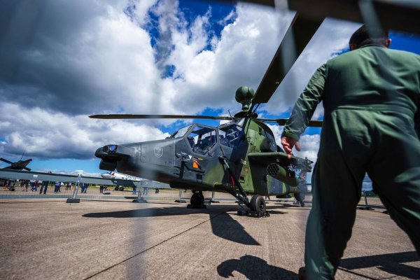 Bundeswehr-Kampfhubschrauber vom Typ Tiger. In der zehnten und elften Kalenderwoche sind Kampfhubschrauber über Hessen unterwegs. (Archivbild) - © Andreas Arnold/dpa