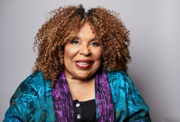 Soul-Sängerin Roberta Flack ist im Alter von 88 Jahren gestorben. (Archivbild) - © Matt Licari/Invision/AP/dpa