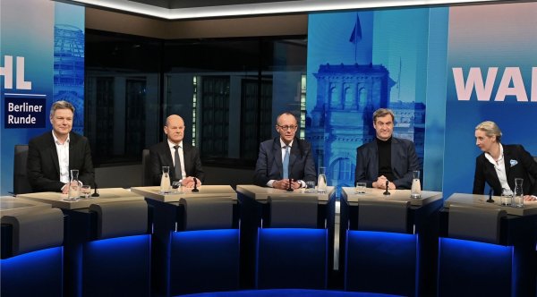 Die «Berliner Runde» war ein Quotenhit. - © Stefanie Loos/AFP Pool/dpa