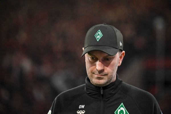 Werder-Coach Ole Werner und sein Team stehen in Bielefeld unter großem Druck. - © Harry Langer/dpa