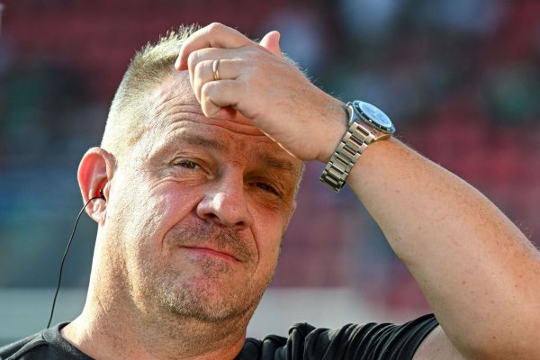 Alexander Zorniger will seine Mannschaft mutiger als zuletzt sehen. - © Armin Weigel/dpa