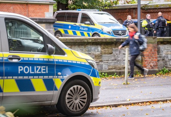 Die Beamten entdeckten aber nichts Verdächtiges. - © Benjamin Westhoff/dpa