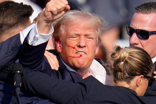 Mitte Juli eröffnete ein Attentäter bei einer Wahlkampfkundgebung in Butler das Feuer auf Donald Trump. (Archivbild) - © Gene J. Puskar/AP/dpa