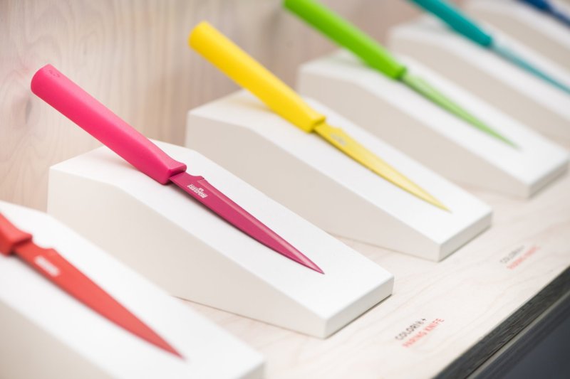 Sogar hochpreisige Hersteller setzen nun auf farbige Messer