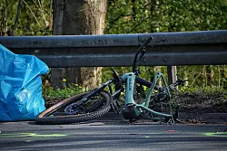 Das vollkommen zerst&ouml;rte Rad zeigt: die junge Detmolderin hatte keine Chance. - &copy; Freitag TV