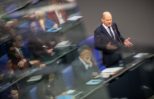 Kanzler Scholz wirbt im Bundestag für konstruktives Agieren bis zur Wahl. - © Michael Kappeler/dpa
