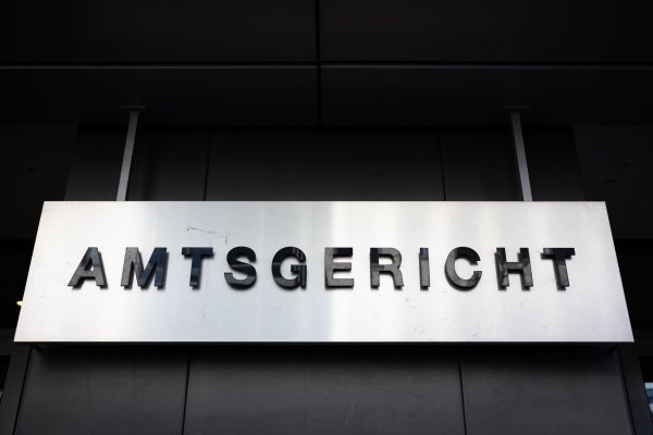 Wegen des Verfassens von Drohbriefen ist ein 51-Jähriger zu einer Bewährungsstrafe verurteilt worden. - © Friso Gentsch/dpa