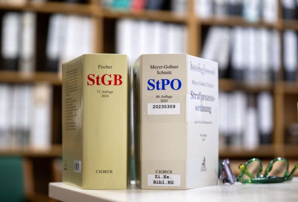 Hunderte Quereinsteiger wechselten in den vergangenen Jahren in die Justiz. (Symbolbild) - © Monika Skolimowska/dpa