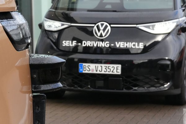 Deutschland soll zum weltweit führenden Standort für autonomes Fahren werden. - © Marcus Brandt/dpa