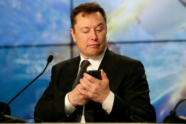 Der US-Unternehmer Elon Musk hatte die Plattform Twitter übernommen und zu X umbenannt. (Archivbild) - © John Raoux/AP/dpa