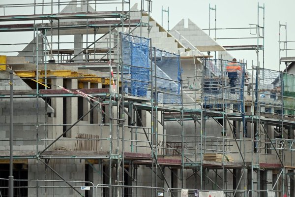 Nordrhein-Westfalen pumpt Milliarden in bezahlbares Wohnen. (Archivbild) - © Federico Gambarini/dpa