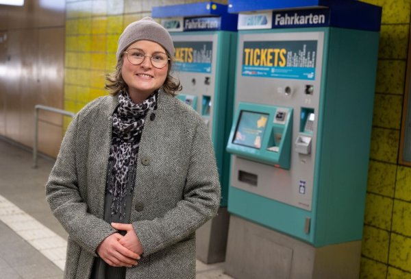 Julia Koenen hat ihr Auto abgeschafft - im Tausch gegen die Prämie der Stadt. - © Boris Roessler/dpa