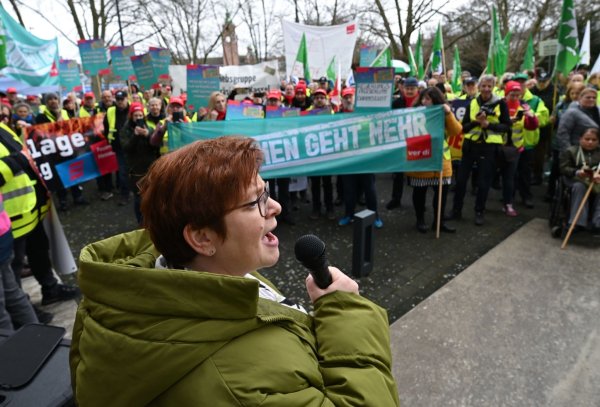Verdi-Vize Christine Behle kündigt mögliche Eskalation vor Bundestagswahl an. (Archivbild) - © Arne Dedert/dpa