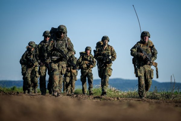 Deutschland soll seine militärischen Fähigkeiten in den kommenden Jahren nach dem jüngsten Stand der Aufrüstungspläne der Nato deutlich ausbauen. (Archivbild) - © Kay Nietfeld/dpa