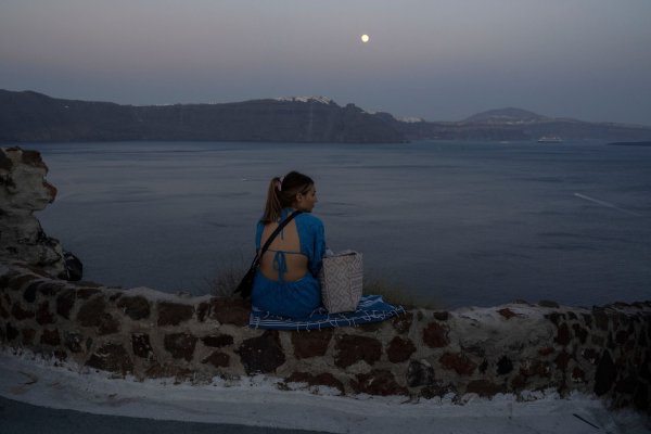 Ein Beben der Stärke 5,3 hat die Inselidylle von Santorini erschüttert. - © Petros Giannakouris/AP/dpa