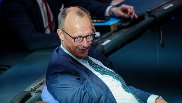 In Deutschland gehe es darum, Freiheit, Frieden, Wohlstand und soziale Absicherung für die nächsten Generationen zu sichern, unterstrich CDU-Parteichef Friedrich Merz. - © Kay Nietfeld/dpa