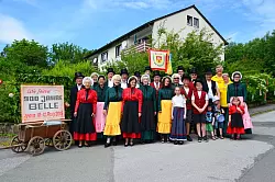 An dem sonntäglichen Umzug zum 900-jährigen Bestehen Belles werden sich viele Festwagen und Fußgruppen beteiligen. - © Privat