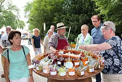Auswahl im Kurpark: Auch kulinarisch wird bei &bdquo;Garten und Ambiente LebensArt&ldquo; einiges geboten. Archivfoto: Heidi Stork - &copy; Heidi Stork