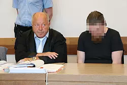 Mario S. mit seinem Verteidiger J&uuml;rgen Bogner. - &copy; Kateryna Akulenko