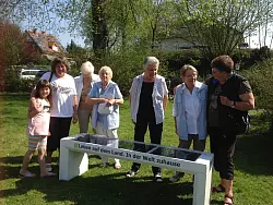 Klimaschutz: Erneuerbare Energien sind auch im Naptetal ein Thema, wie etwa die Solarenergiebank beweist. - © Heimatfreunde Naptetal
