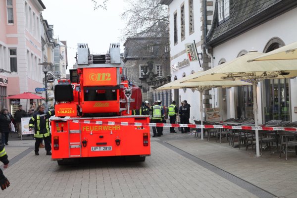 Die Feuerwehr am Cafe extrablatt an der Langen Str. in Detmold. - © Vera Gerstendorf-Welle
