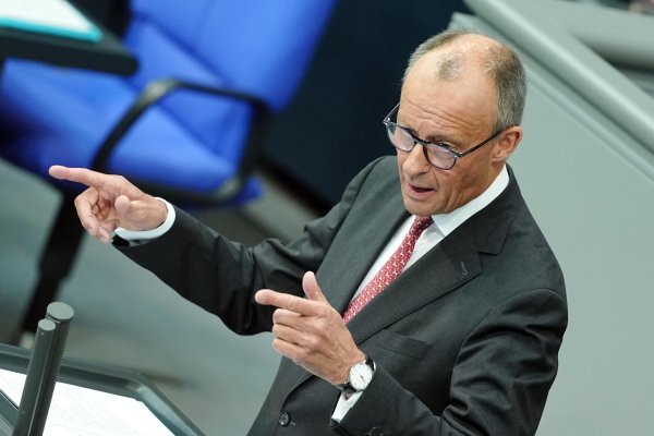 In der Generaldebatte des Bundestags stimmt Merz die Bürger auf den «Herbst der Reformen» ein. - © Kay Nietfeld/dpa