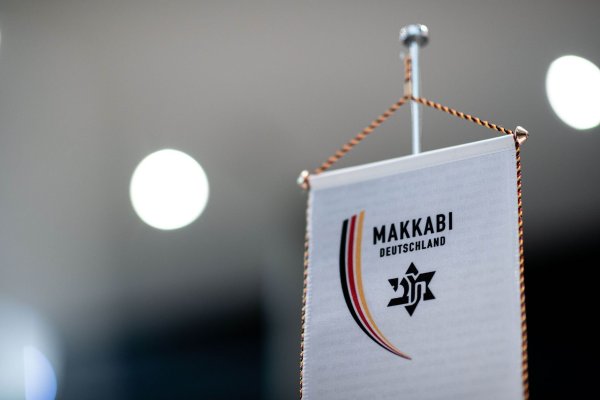 In Köln sollen Spieler von Makkabi antisemitisch beleidigt worden sein. (Archivbild) - © Fabian Strauch/dpa