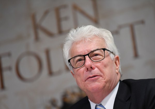 Ken Folletts neuer Roman spielt in der Jungsteinzeit - inklusive einer weiblichen Priesterkaste. (Archivbild) - © Arne Dedert/dpa
