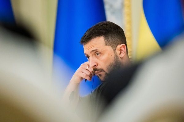 Der ukrainische Präsident Wolodymyr Selenskyj hat Gespräche mit Russland eigentlich per Dekret ausgeschlossen, will diese aber nun doch zulassen. - © Christoph Soeder/dpadpa-ENR-Pool/dpa