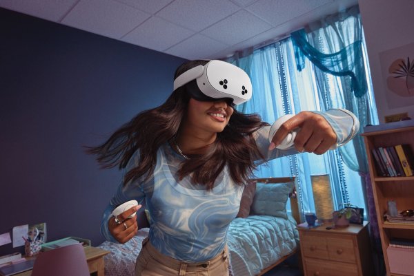 Virtuelle Action im Schlafzimmer? Metas\\\' Quest 3S soll den Ausflug in virtuelle Welten auch für Einsteiger günstiger machen. - © Meta/dpa-tmn