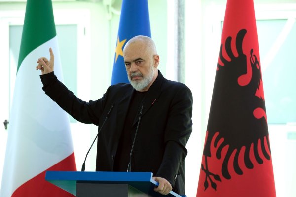 Albaniens Ministerpräsident Edi Rama plant "Vatikan" für muslimischen Bektashi-Orden - © Vlasov Sulaj/AP/dpa