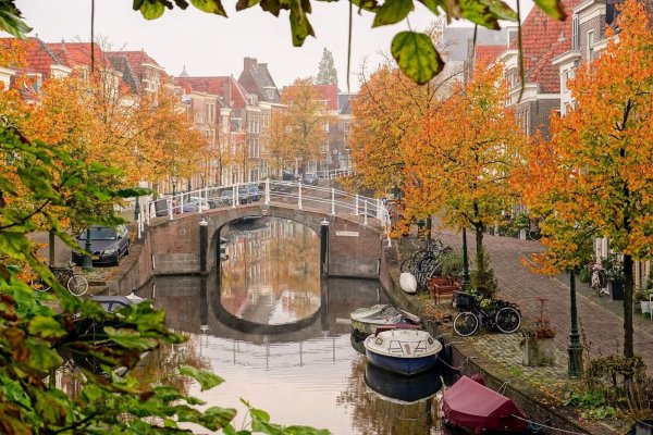 Altholländischer Charme: Leiden wir auch als «Klein-Amsterdam» gepriesen. - © Robin Utrecht/NBTC/dpa-tmn
