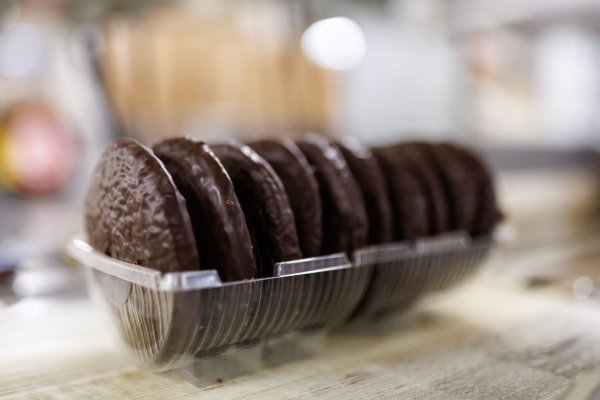 Aktueller Check der Stiftung Warentest: 39 von 49 untersuchten Lebkuchen, Spekulatius und Vanillekipferln enthielten nur sehr wenig Acrylamid. - © Daniel Karmann/dpa/dpa-tmn