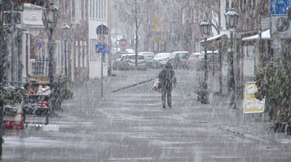 Nicht nur in Goch am Niederrhein, sondern auch in der Landeshauptstadt Düsseldorf fiel Schnee. - © Guido Schulmann/TV-Niederrhein.de/dpa