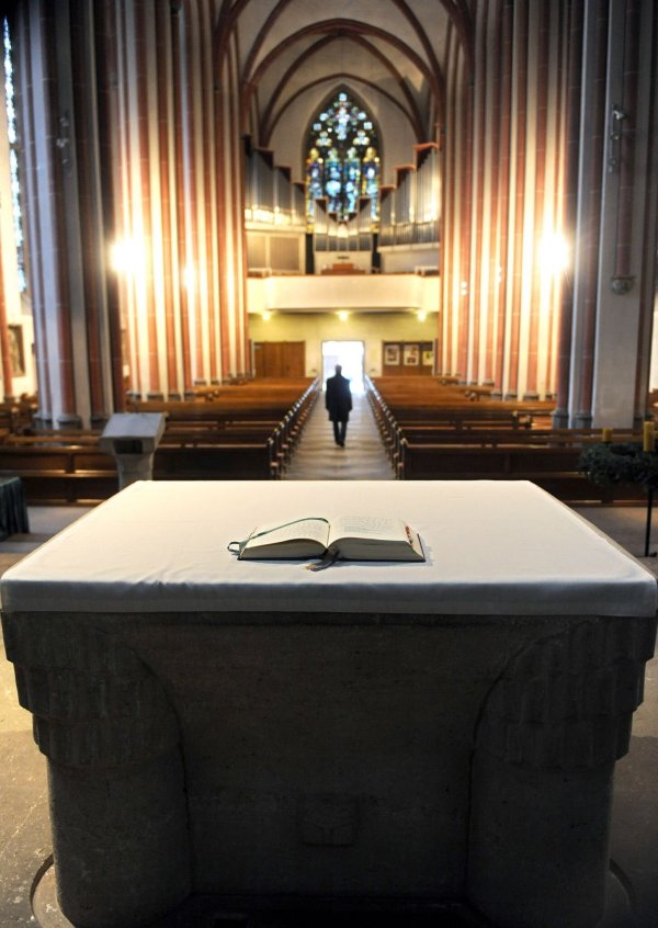 Es gibt viele Gründe, warum Menschen aus der Kirche austreten wollen. - © Ingo Wagner/dpa/dpa-tmn