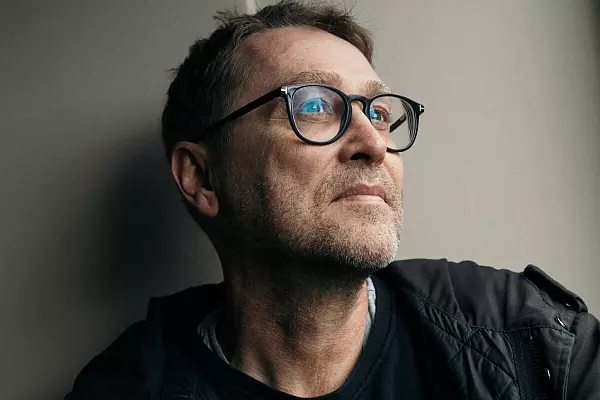 Der Autor Jan Weiler liest am Freitag in Lage. - © Matthias Ziegler