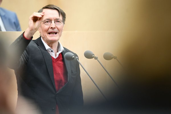 Gesundheitsminister Lauterbach brachte seine Krankenhausreform ins Ziel. - © Sebastian Christoph Gollnow/dpa