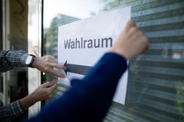 Gelebte Demokratie bedeutet Mitmachen - nicht nur beim Ankreuzen des Stimmzettels, sondern auch bei der Durchführung von Wahlen. (Archivbild) - © Fabian Strauch/dpa