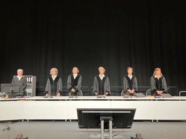 Die Wirecard-Pleite im Sommer 2020 bedeutete für die Aktionäre Milliardenverluste. Ein Musterverfahren vor dem Bayerischen Obersten Landesgericht soll klären, ob die Anleger Schadenersatz beanspruchen können. - © Carsten Hoefer/dpa