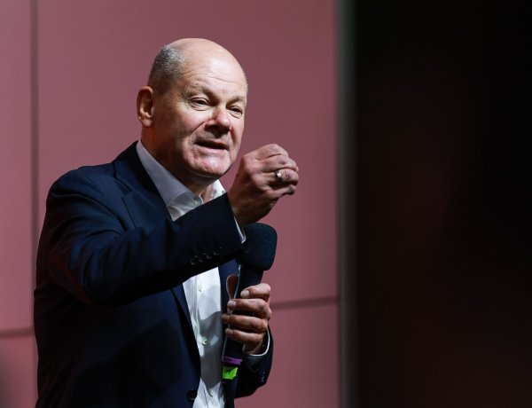 Die Ausgangslage ist schwierig, Kanzler Scholz setzt sich trotzdem zum Ziel, die SPD bei der Neuwahl des Bundestags wieder zur stärksten Kraft zu machen. - © Hannes P. Albert/dpa