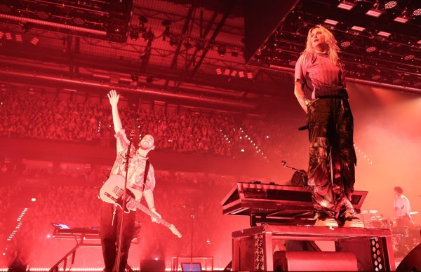 Die Band Linkin Park ist Spitzenreiter in den Charts. (Archivbild) - © Christian Charisius/dpa