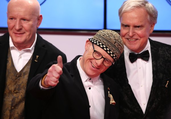 Schauspieler Bobby Brederlow (Mitte) ist im Alter von 63 Jahren in München gestorben. - © picture alliance / dpa