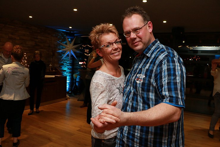 Beim Tanzen zusammengefunden: Nicole Hill (46) aus Lügde und Horst Kehme (44) aus Lage-Kachtenhausen haben sich beim Tanzkurs im Sonvida kennengelernt. Schnell wurde aus einer Tanzbekanntschaft mehr. - © Kirsten Fuhrmann