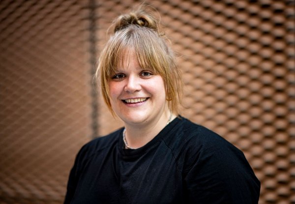 Stefanie Reinsperger stellt Fragen. Zum Beispiel: «Wieso dürfen mehrgewichtige Frauen nicht auch die Rom Coms spielen?» - © Fabian Sommer/dpa