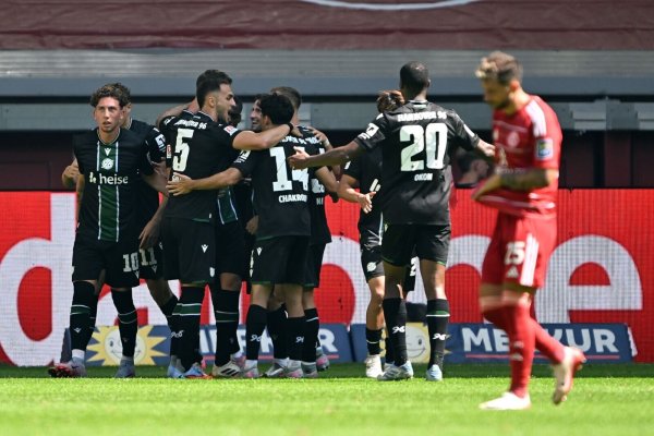 Hannover 96 jubelt über das Tor gegen Fortuna Düsseldorf. - © Federico Gambarini/dpa