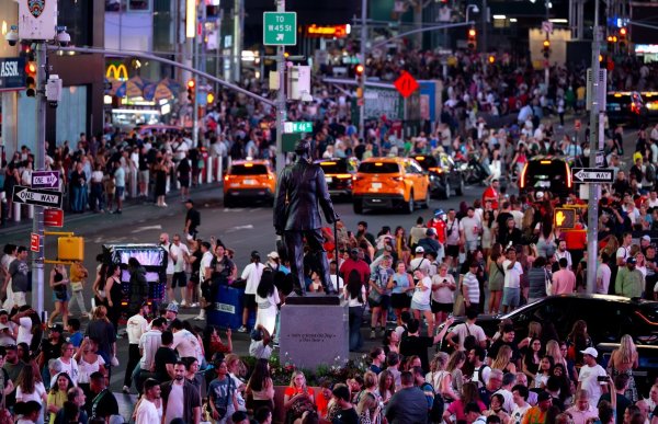 Im nächtlichen Treiben des Times Square wurden drei Menschen durch Schüsse verletzt. (Symbolbild) - © Sven Hoppe/dpa