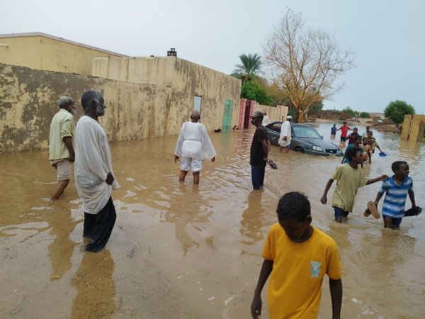 In der Regenzeit steigen in vielen Regionen Afrikas die Cholera-Zahlen (Archivbild) - © Abdul-Rahman Awad/XinHua/dpa